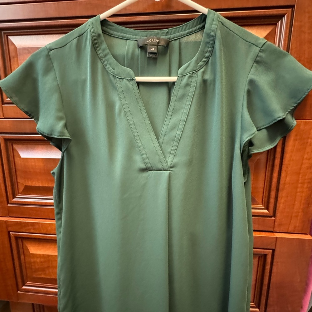 J.Crew Size 4p flutter Sleeve emerald green blouse in excellent condition